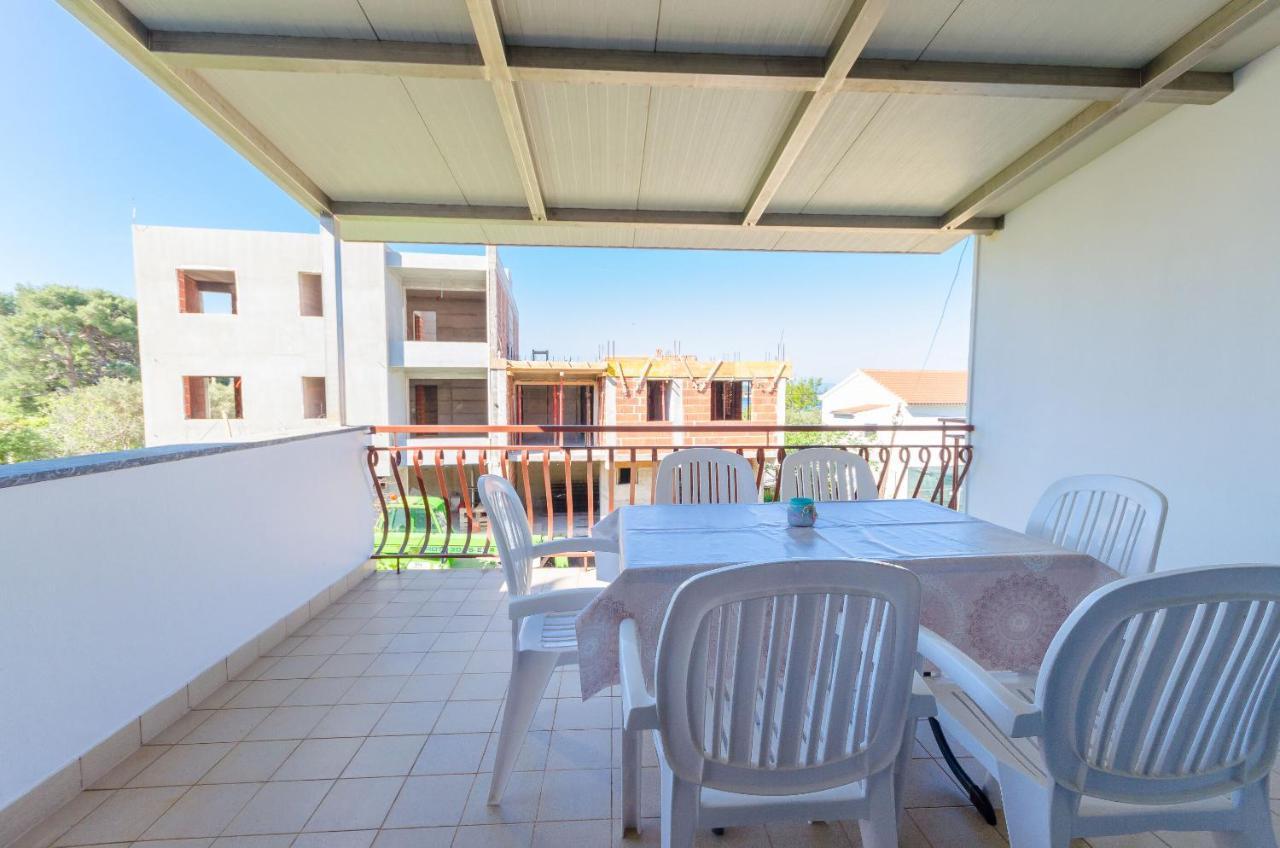 Apartments Slavica R Banjol Екстериор снимка
