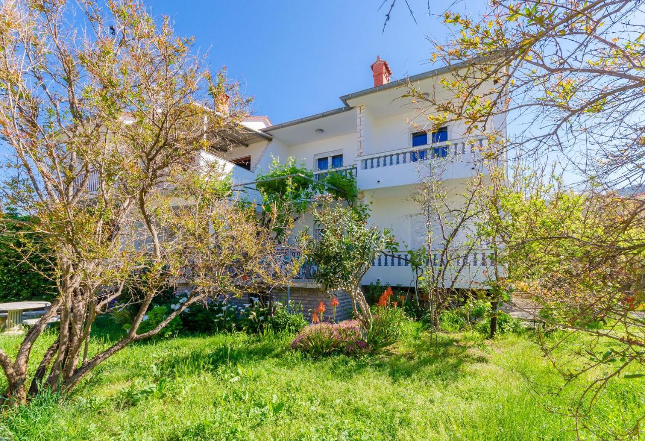 Apartments Slavica R Banjol Екстериор снимка