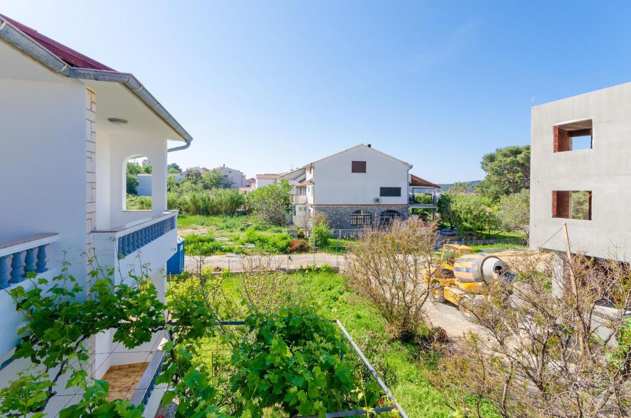 Apartments Slavica R Banjol Екстериор снимка