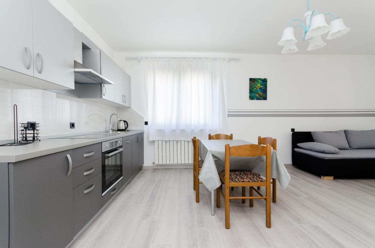 Apartments Slavica R Banjol Екстериор снимка
