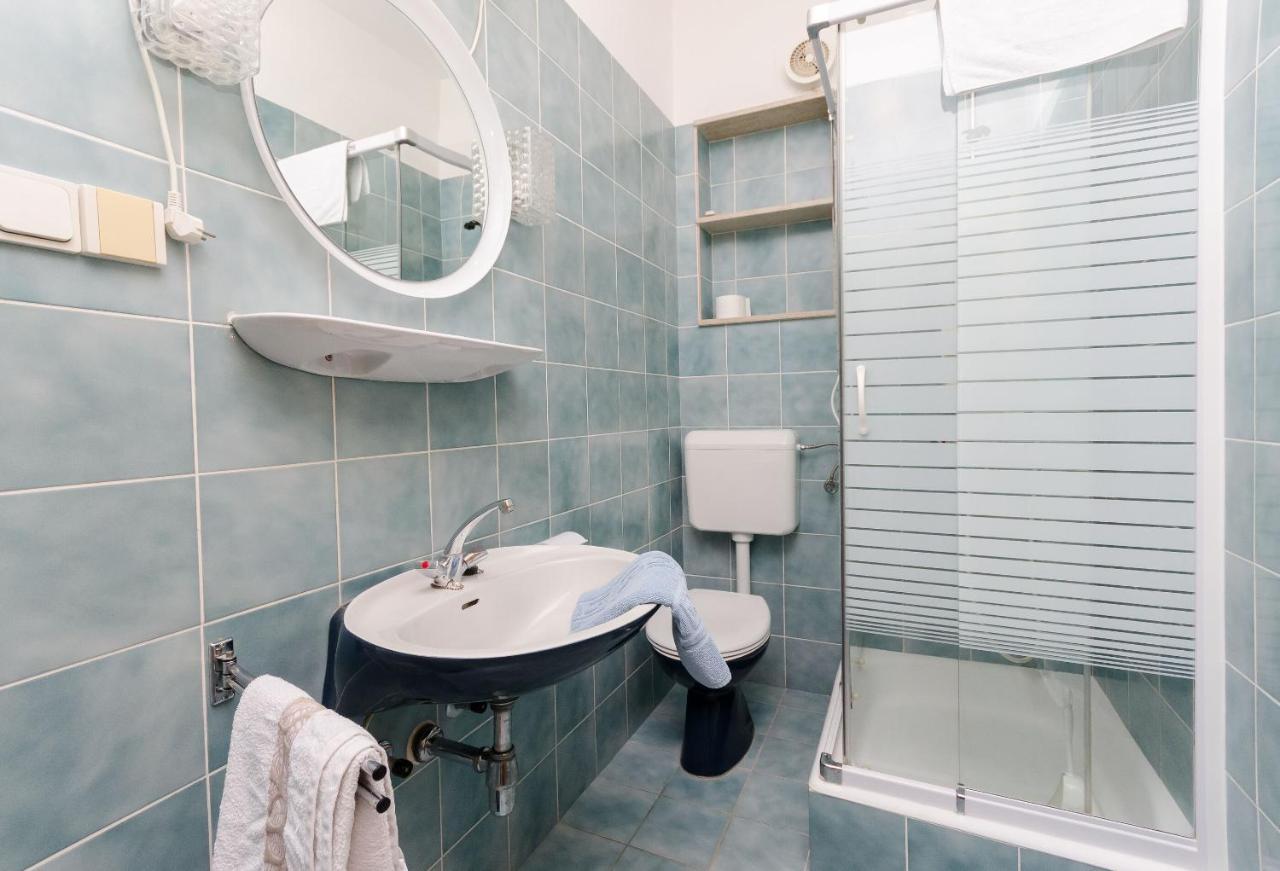 Apartments Slavica R Banjol Екстериор снимка