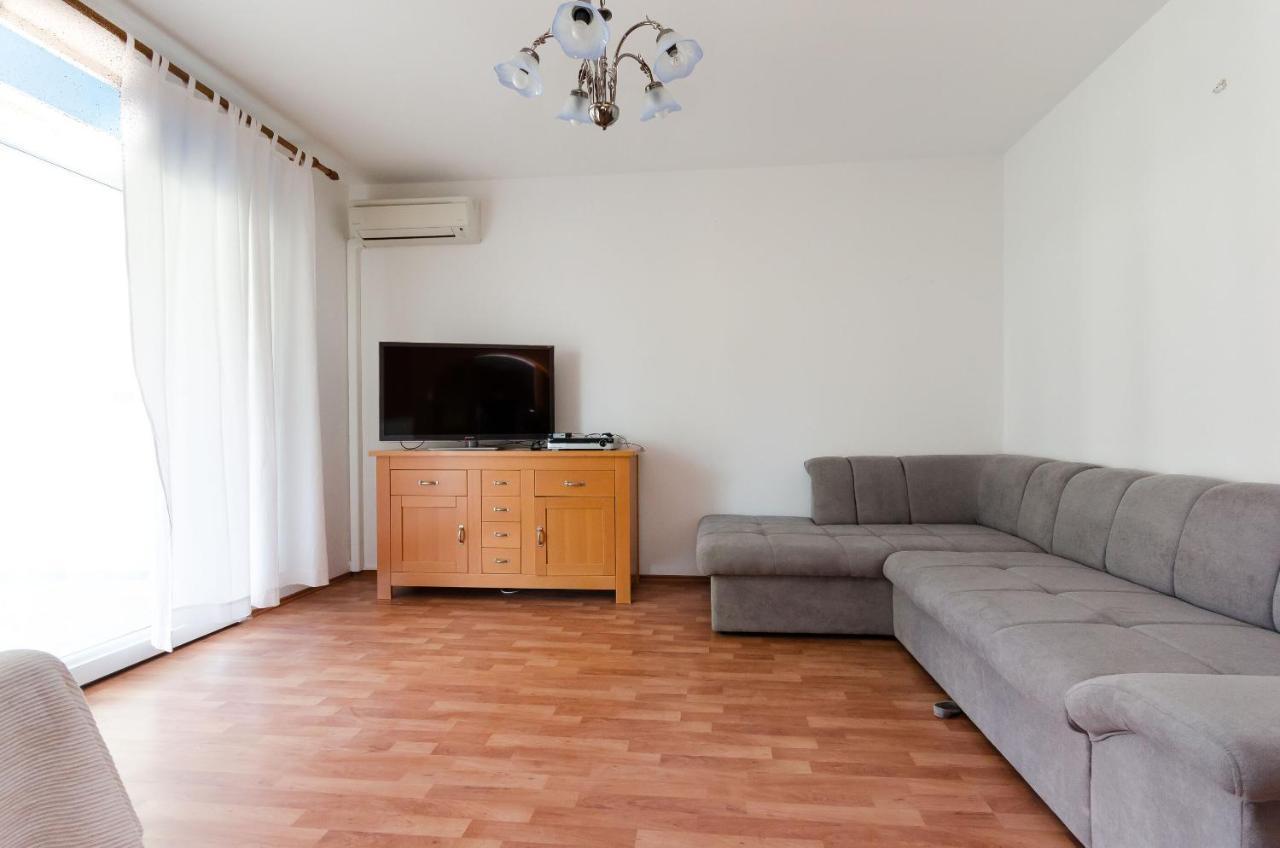 Apartments Slavica R Banjol Екстериор снимка