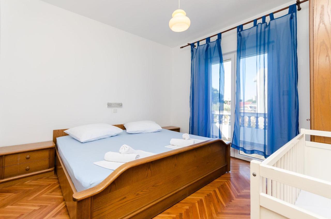 Apartments Slavica R Banjol Екстериор снимка