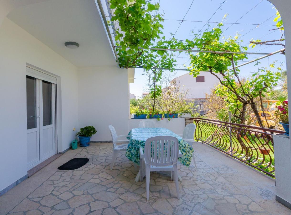 Apartments Slavica R Banjol Екстериор снимка