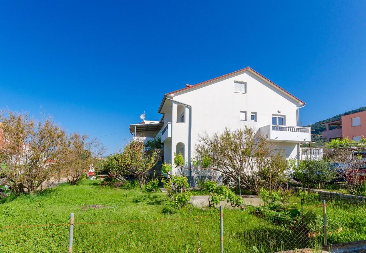 Apartments Slavica R Banjol Екстериор снимка