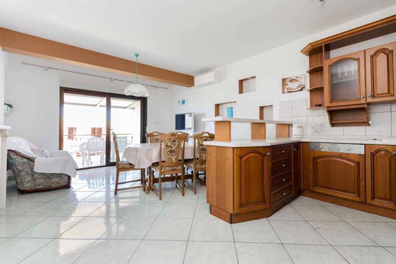 Apartments Slavica R Banjol Екстериор снимка