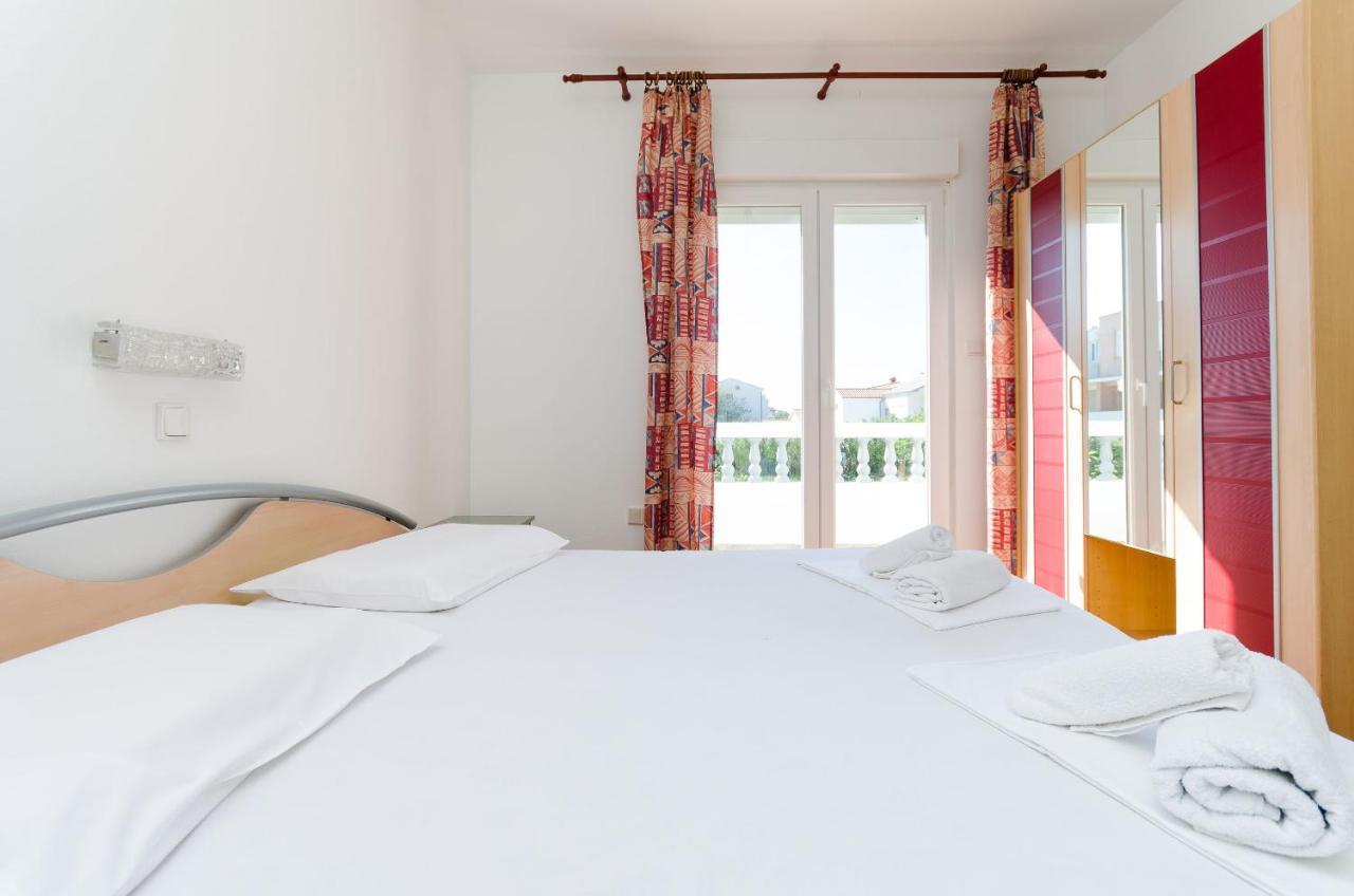 Apartments Slavica R Banjol Екстериор снимка