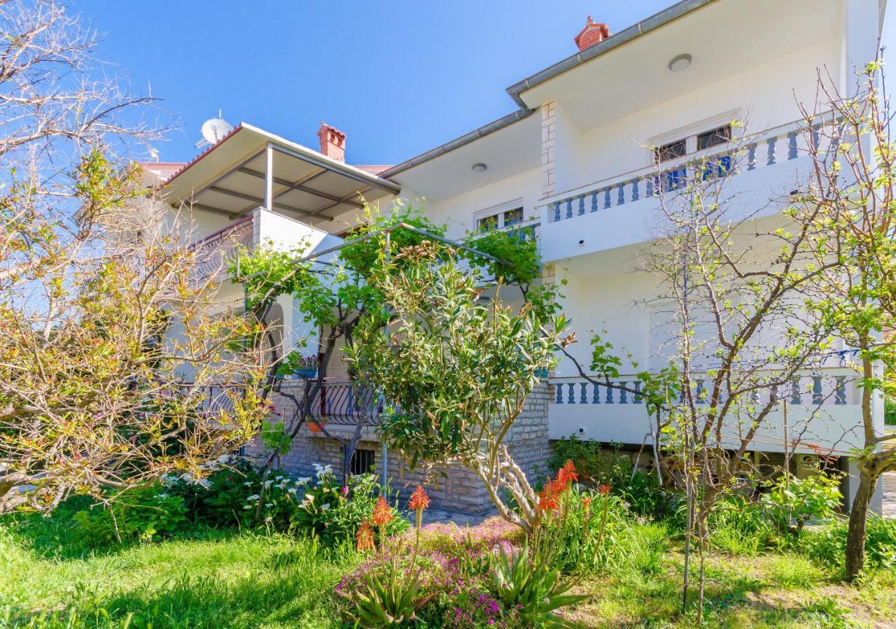 Apartments Slavica R Banjol Екстериор снимка