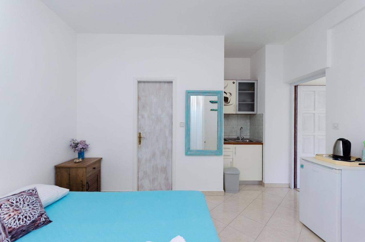 Apartments Slavica R Banjol Екстериор снимка